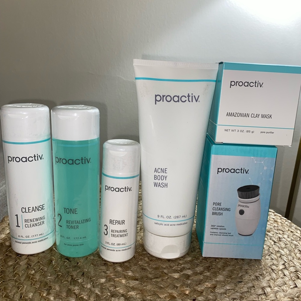 Proactiv 90 Days Kit Treatment🔥FREE CLEANSING PORE BRUSH !!